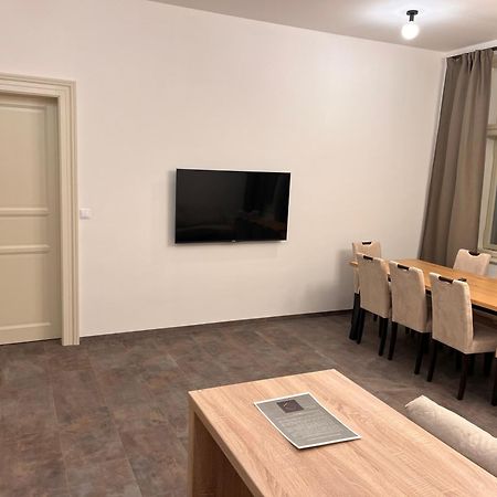 Pearl Bee Deluxe Suites Пльзень Экстерьер фото