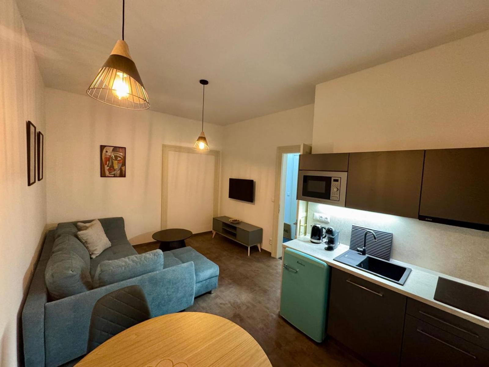 Pearl Bee Deluxe Suites Пльзень Экстерьер фото