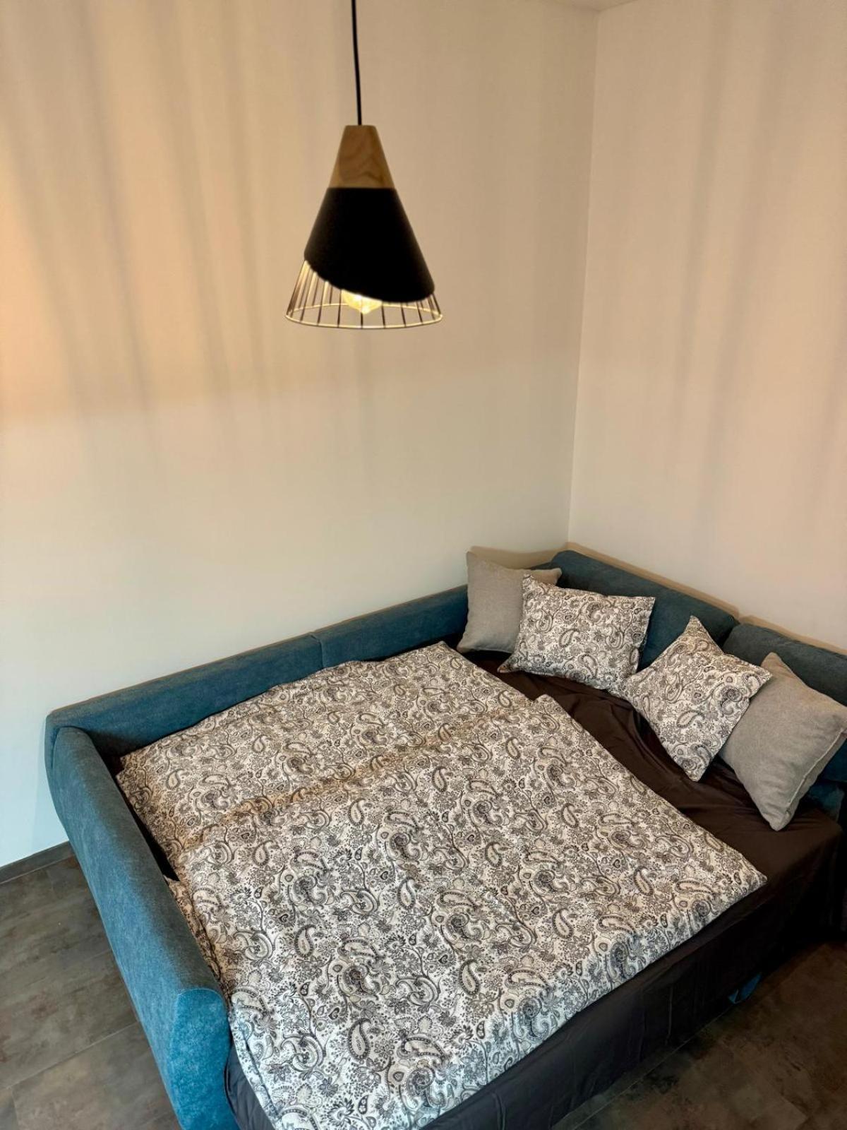 Pearl Bee Deluxe Suites Пльзень Экстерьер фото