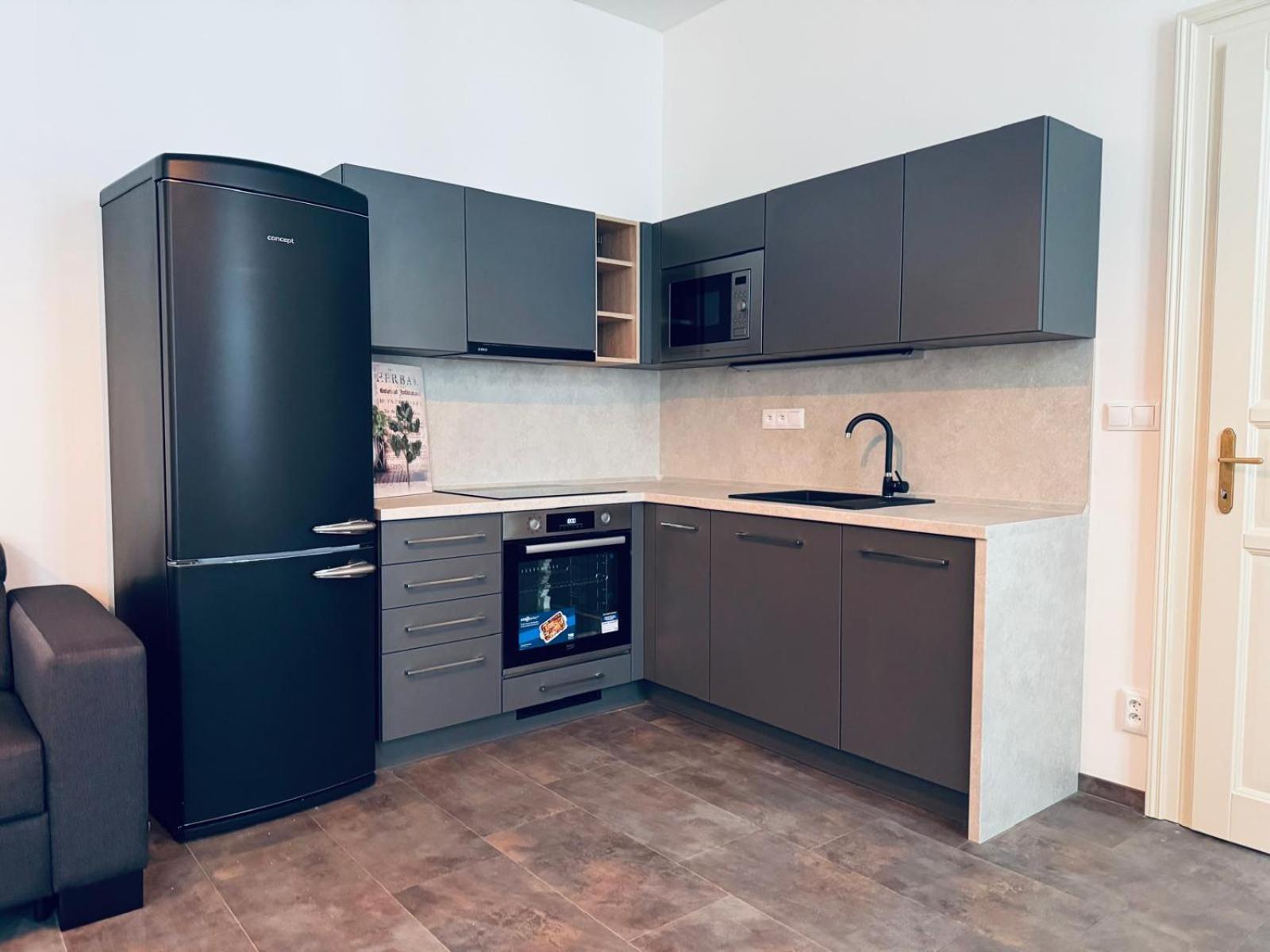 Pearl Bee Deluxe Suites Пльзень Экстерьер фото