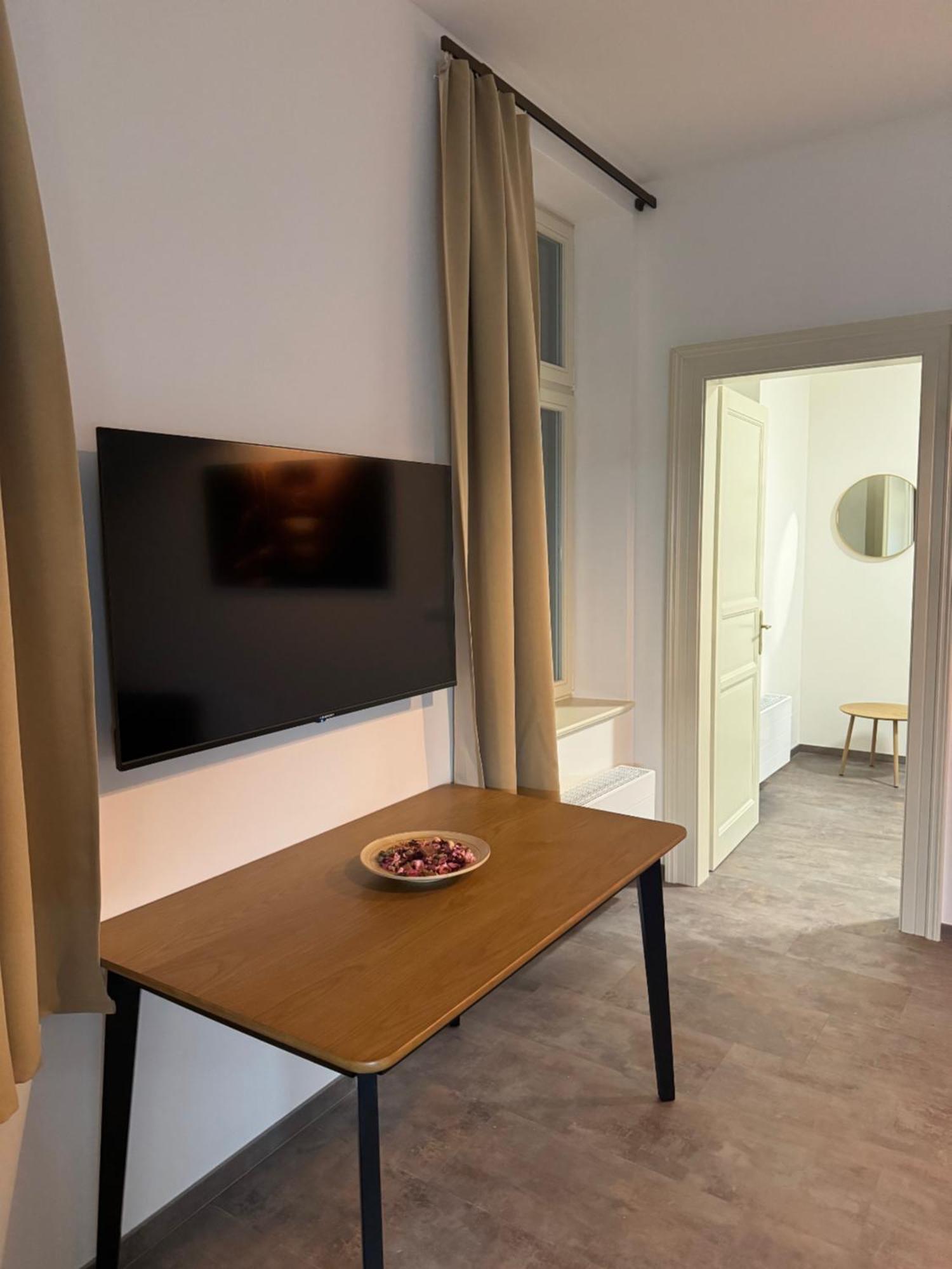 Pearl Bee Deluxe Suites Пльзень Экстерьер фото