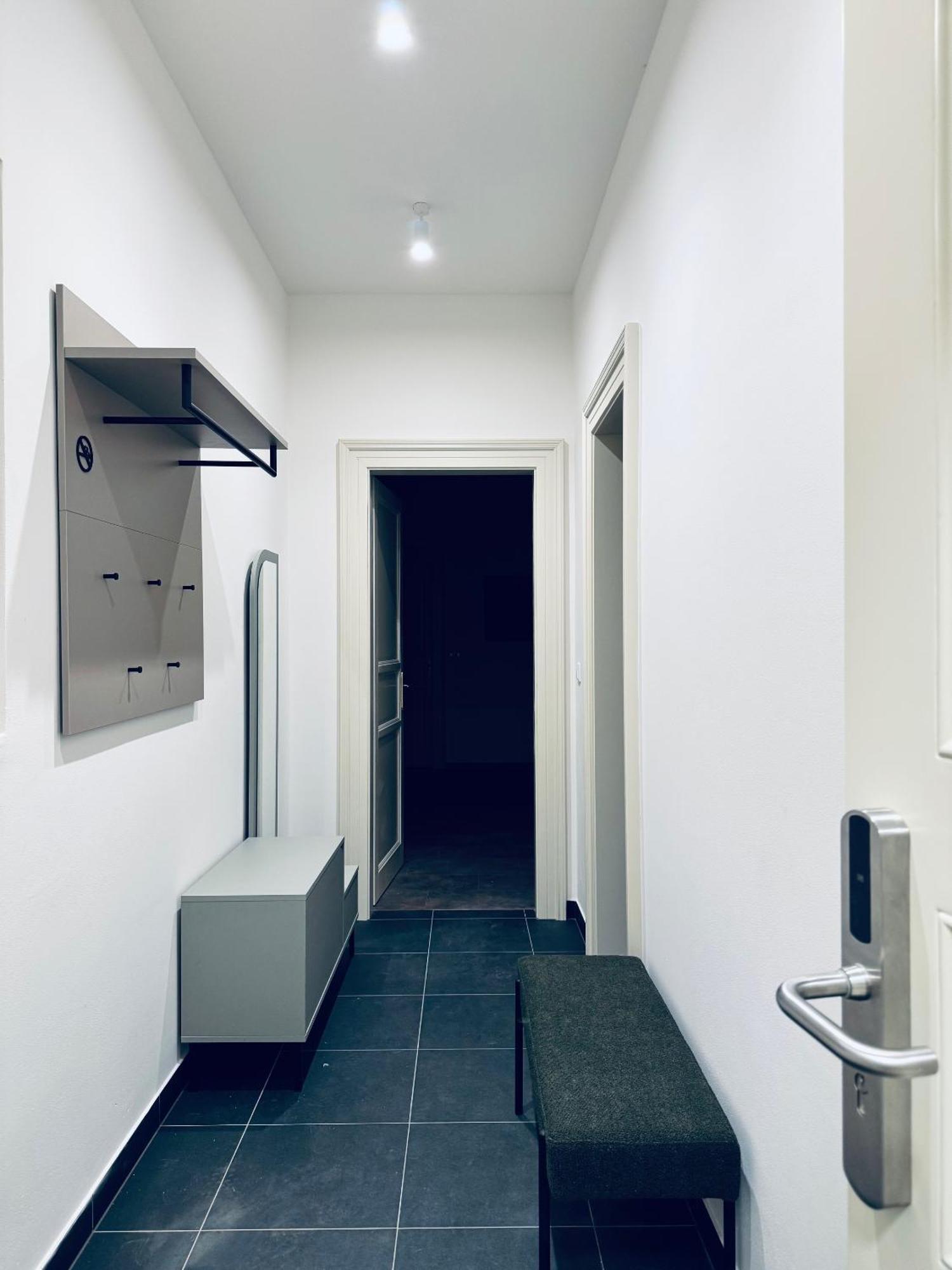 Pearl Bee Deluxe Suites Пльзень Экстерьер фото