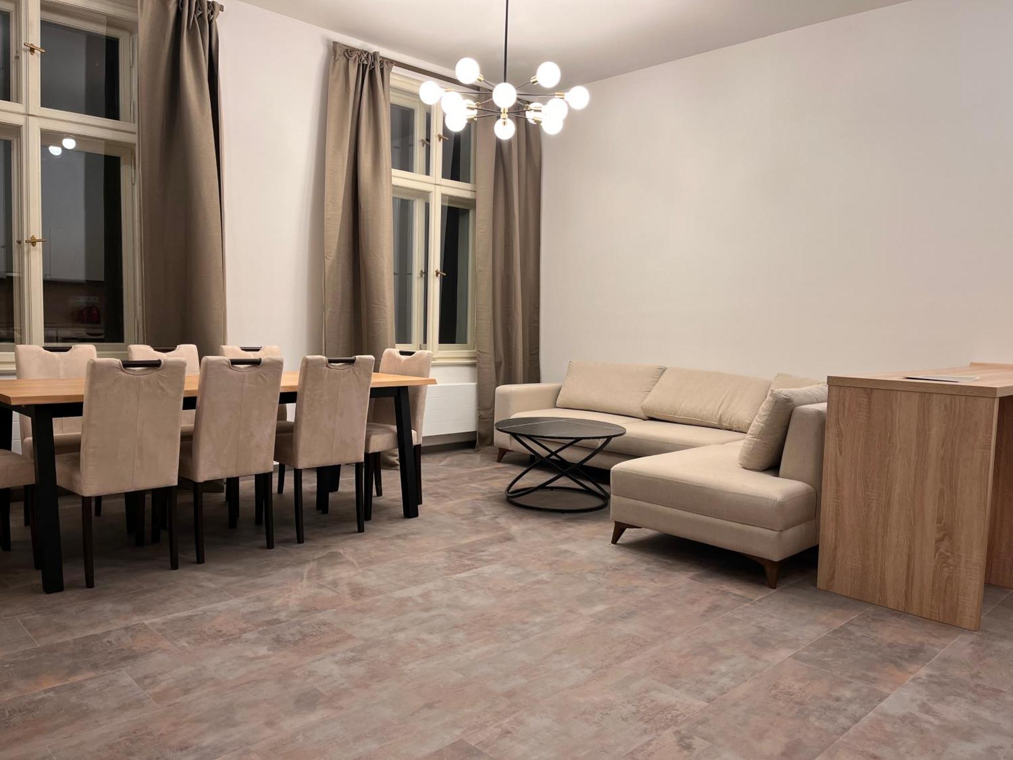 Pearl Bee Deluxe Suites Пльзень Экстерьер фото