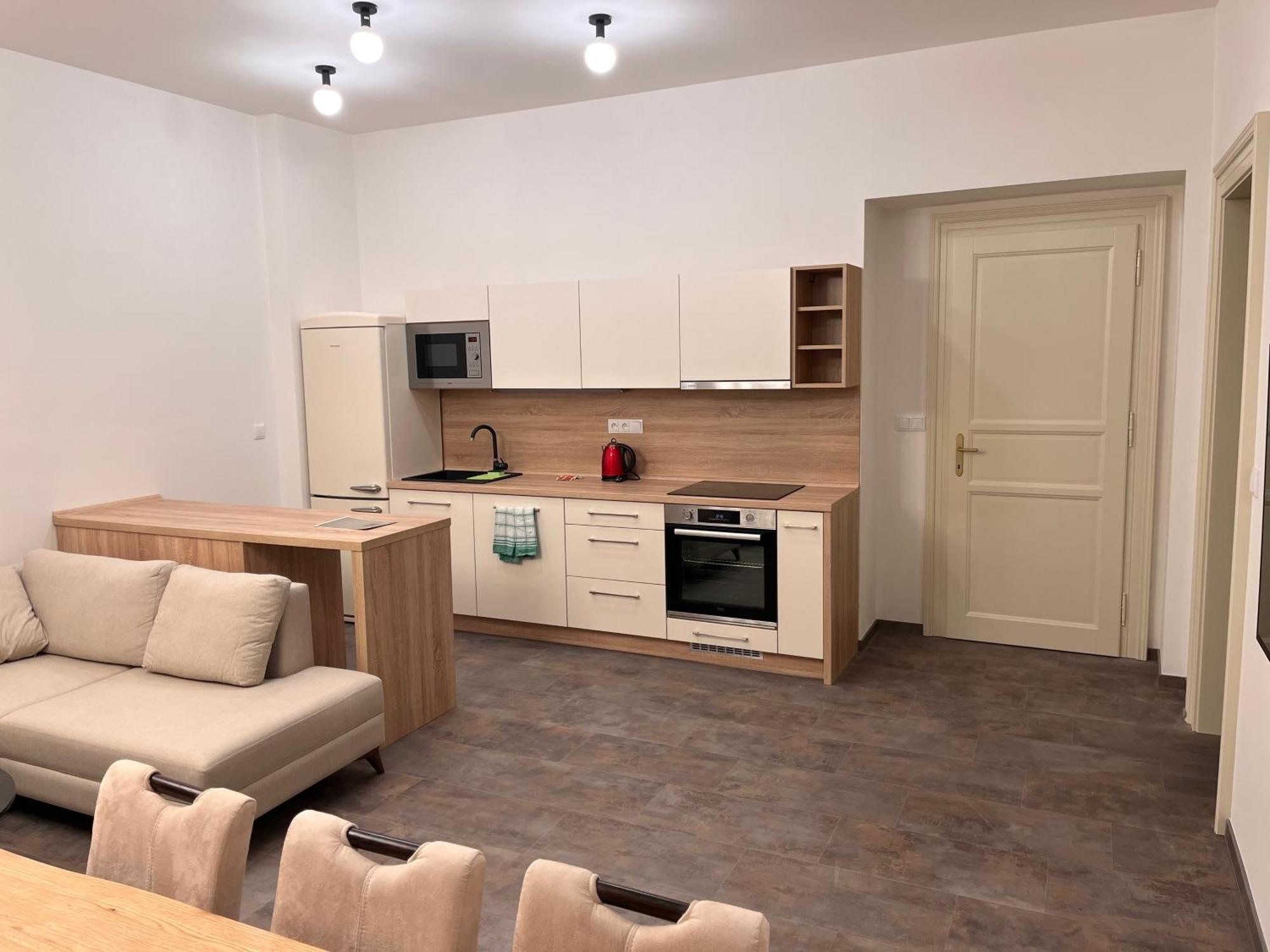 Pearl Bee Deluxe Suites Пльзень Экстерьер фото