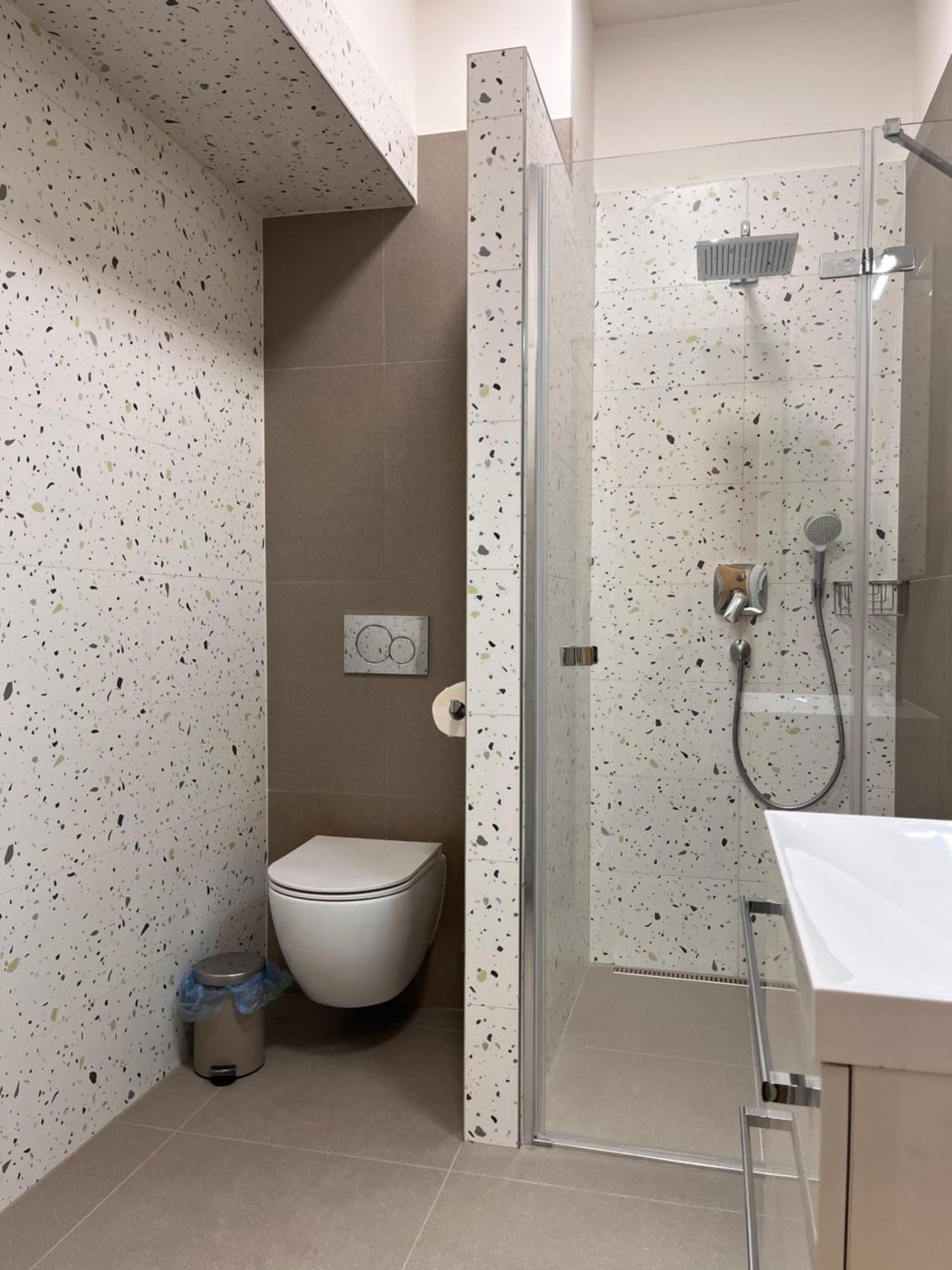 Pearl Bee Deluxe Suites Пльзень Экстерьер фото